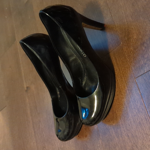 Black Patent leather Franco Sarto heels - Picture 2 of 6